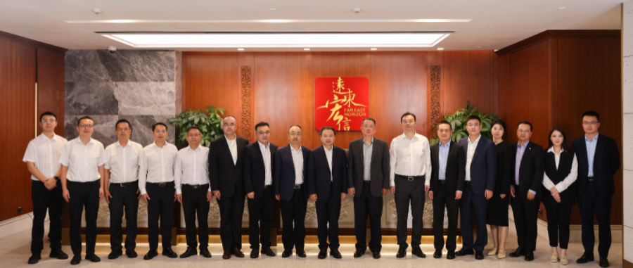 天能控股集团董事长张天任一行到访远东宏信，双方签署战略合作协议